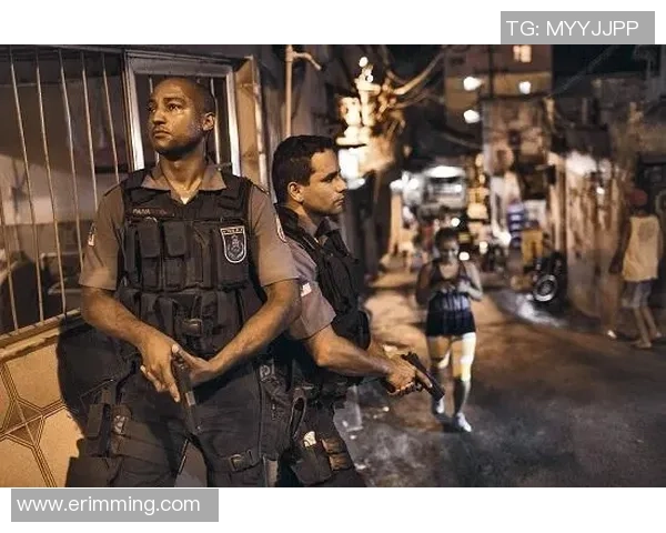 英国足球明星穆尔的传奇生涯与对足球的深远影响探讨